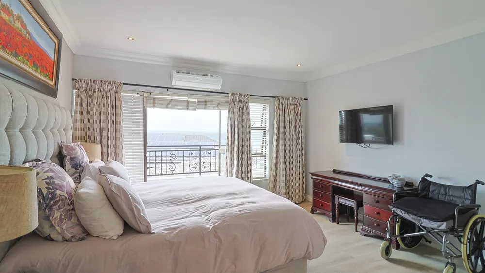South Africa, Gauteng, Featherbrooke Estate, Crow's Nest, 1240