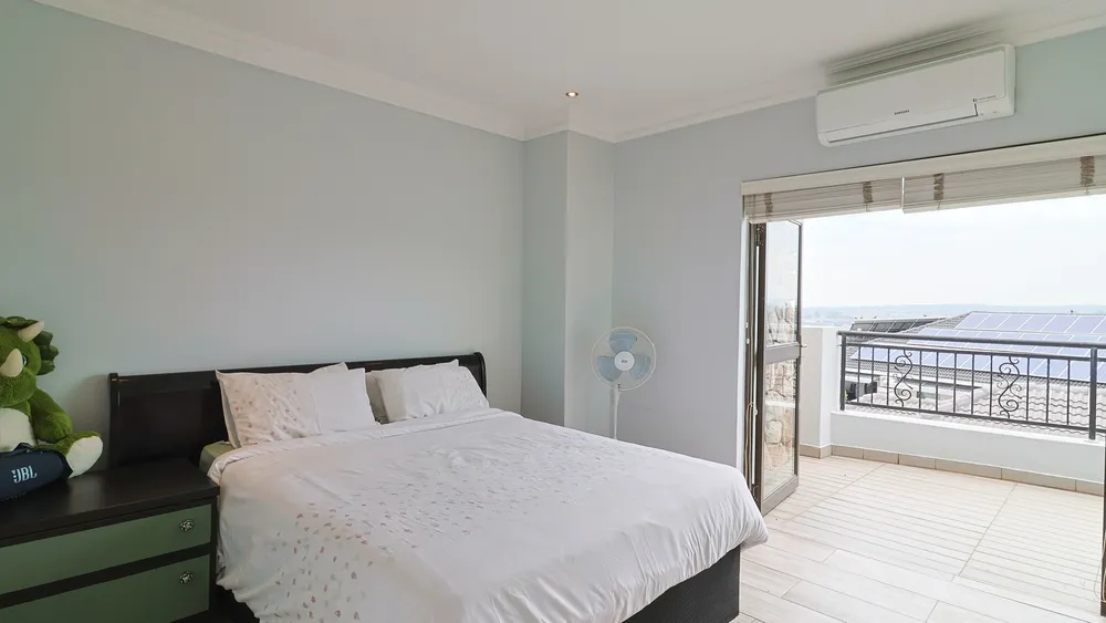 South Africa, Gauteng, Featherbrooke Estate, Crow's Nest, 1240