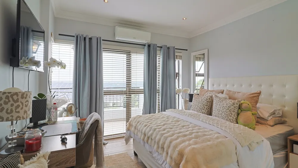 South Africa, Gauteng, Featherbrooke Estate, Crow's Nest, 1240