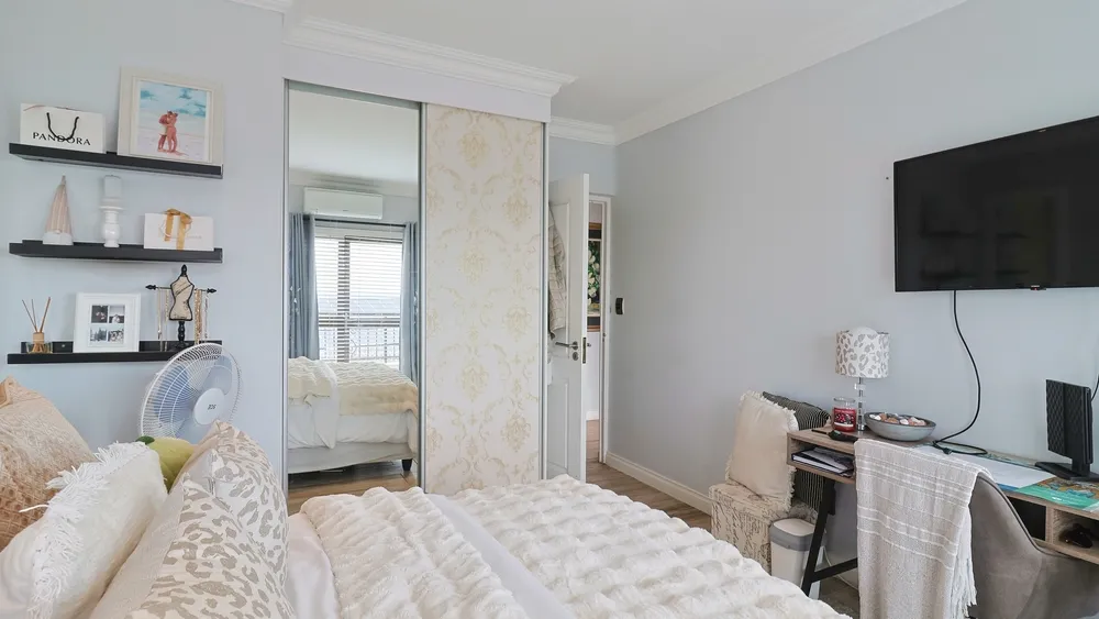 South Africa, Gauteng, Featherbrooke Estate, Crow's Nest, 1240