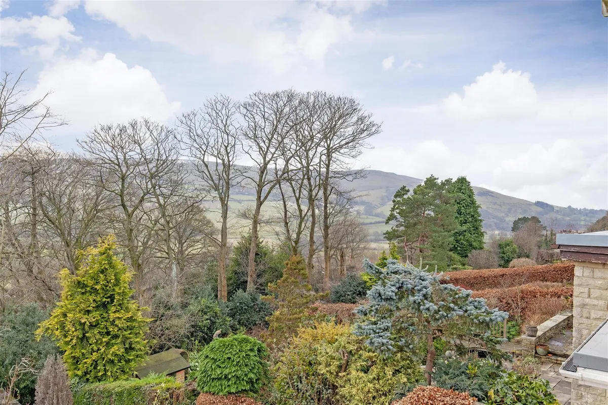 Derwent Lane, Hathersage, Hope Valley