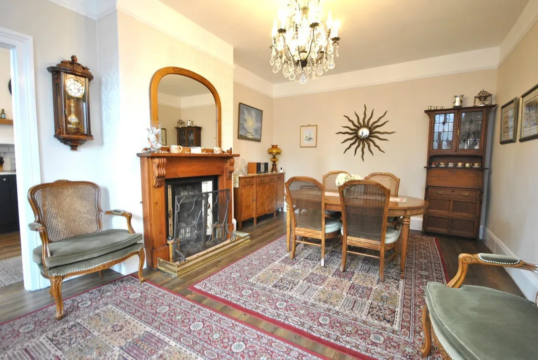 https://mr0.homeflow-assets.co.uk/files/photo/image/44010/7852/_x_/47224991.jpg