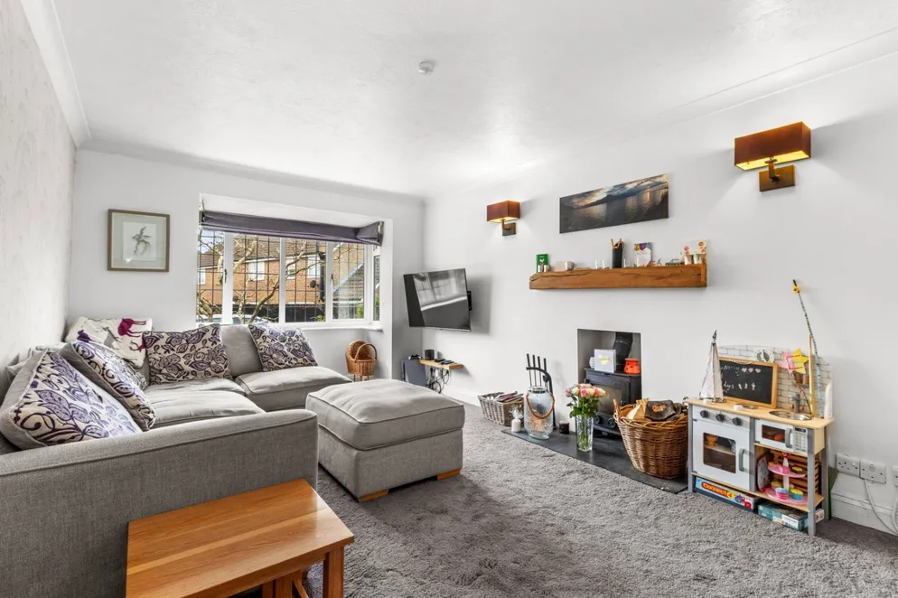 Property carousel item 4