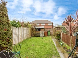 Bronte Court, Pontefract thumb 3