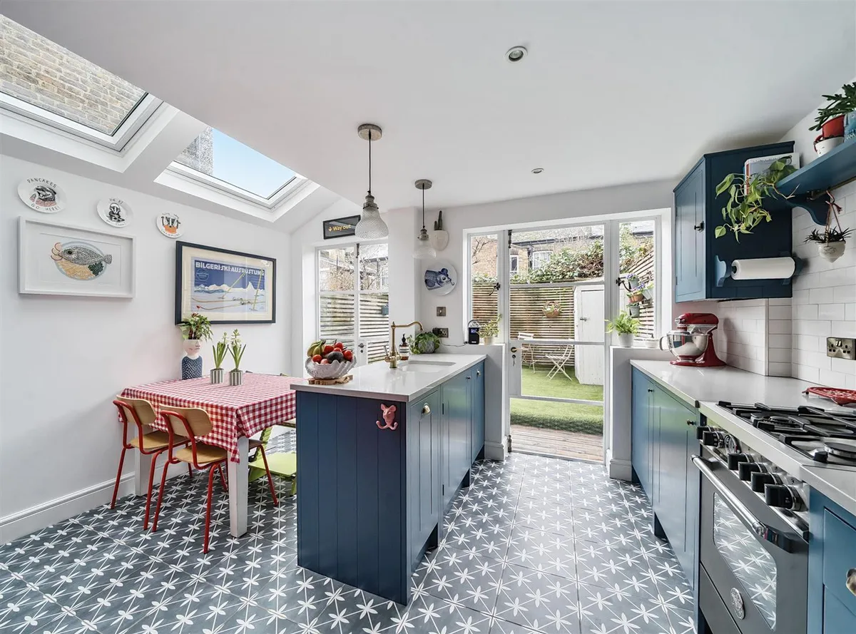 Kilburn Lane, London, W10