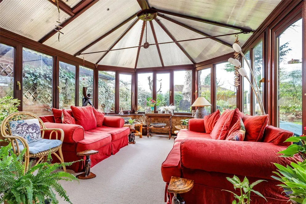 Property carousel item 6