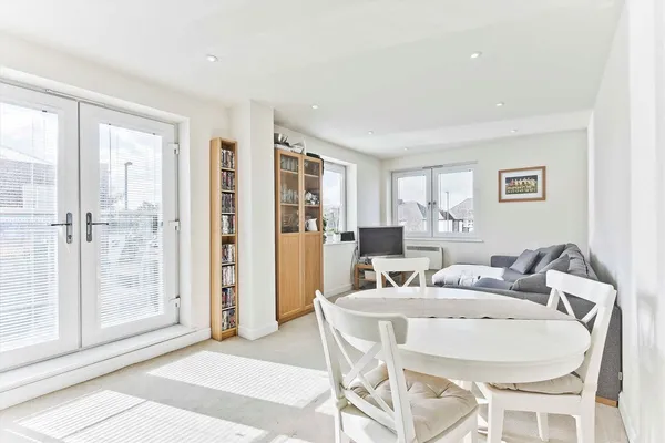 Lyon Road, Walton-On-Thames, KT12 photo 2