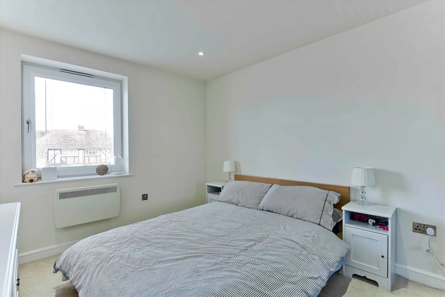 Lyon Road, Walton-On-Thames, KT12 photo 4
