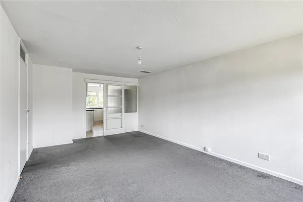 Oakshaw, Oxted, RH8 photo 3