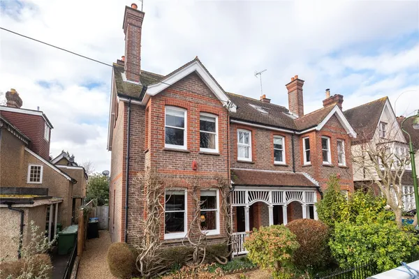 Compton Road, Lindfield, RH16 photo 1