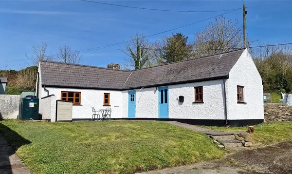 Ffordd Yr Afon, Trefin, Haverfordwest...