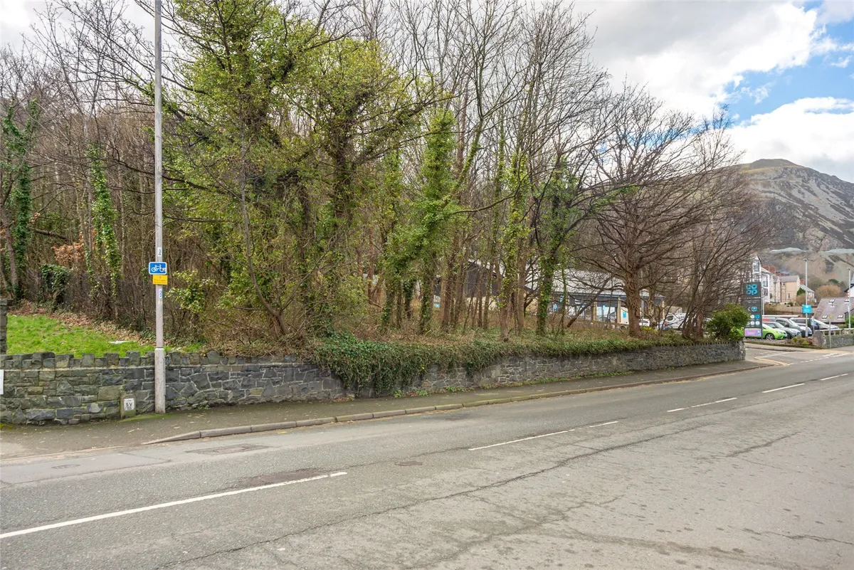 Bangor Road, Penmaenmawr, Conwy, LL34