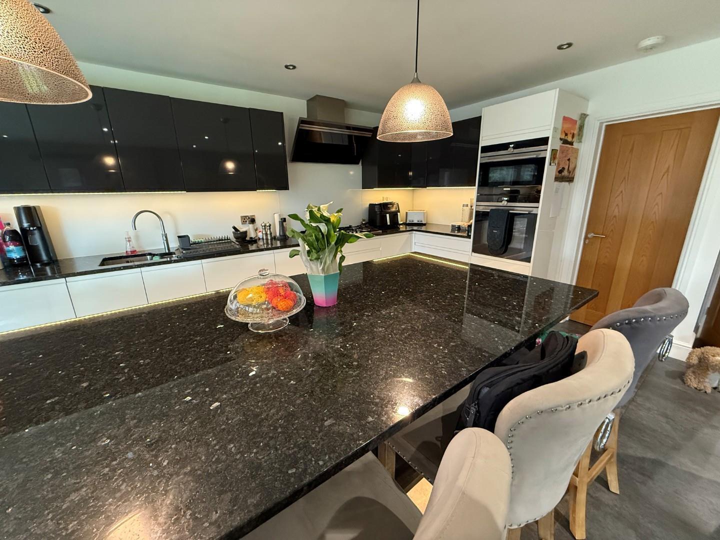 Lodge Avenue, Collingtree Image 4