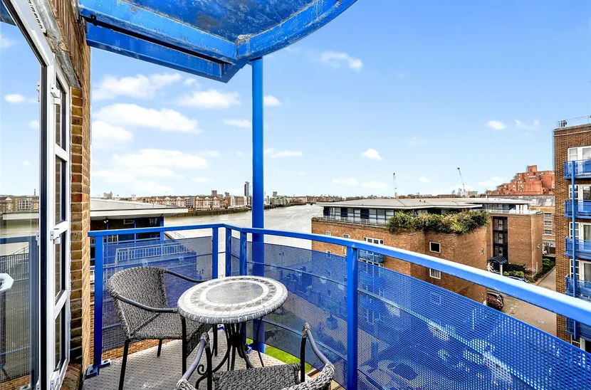 Campania Building, E1W