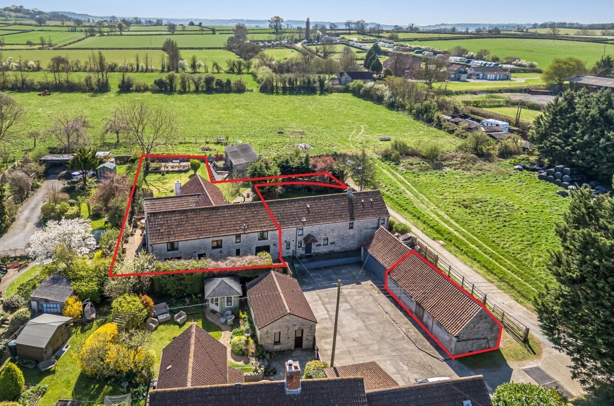 https://mr0.homeflow-assets.co.uk/files/photo/image/44367/5027/_x_/48649636.jpg