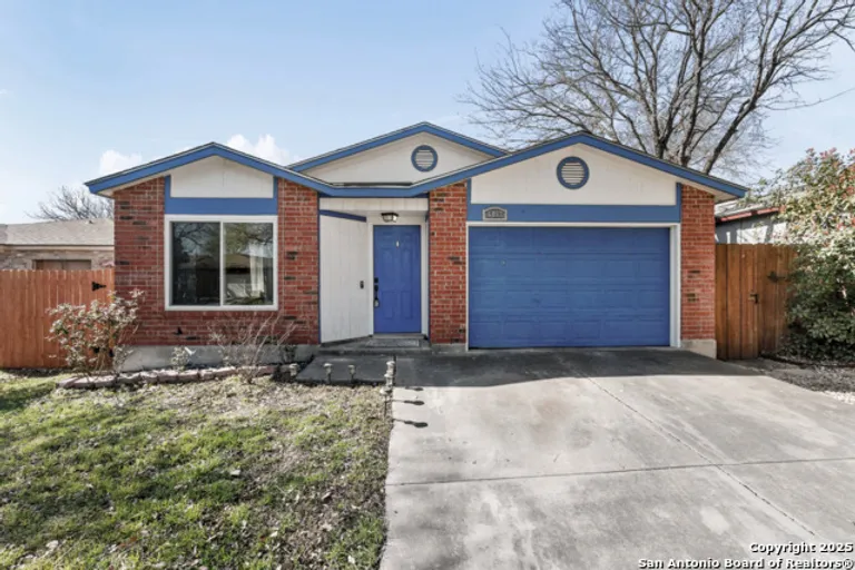 6862 Flaming Ridge Dr, Converse, TX 78109