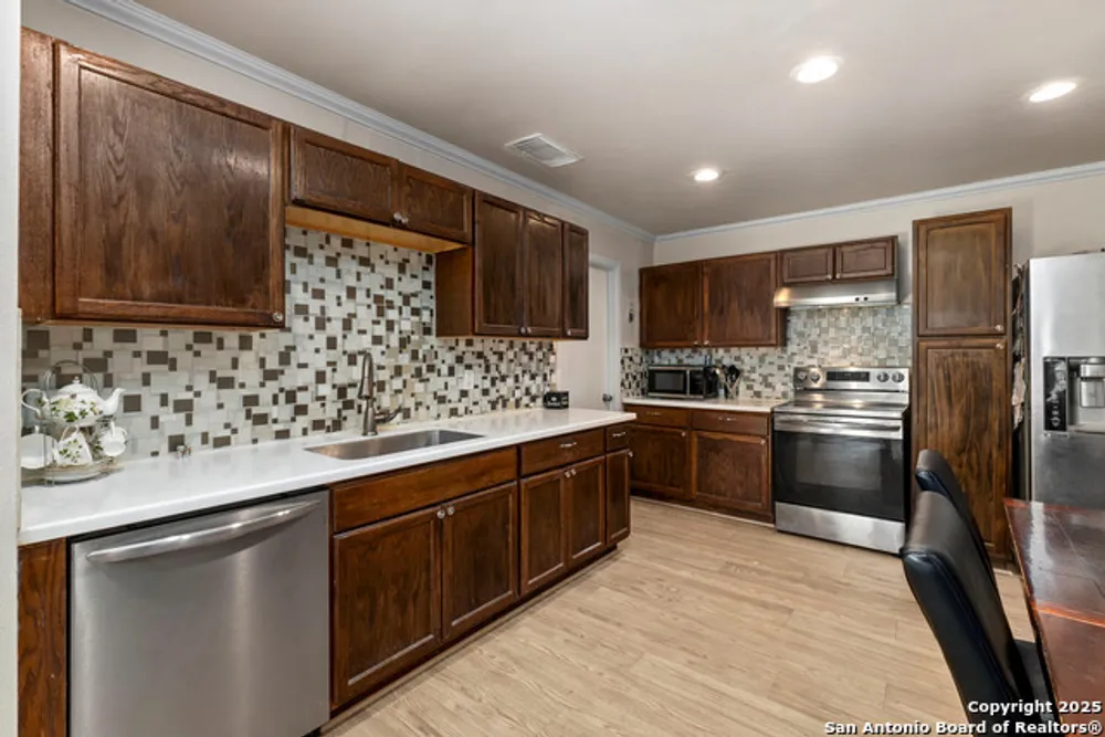 6862 Flaming Ridge Dr, Converse, TX 78109