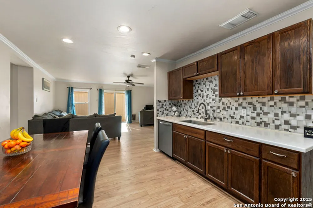 6862 Flaming Ridge Dr, Converse, TX 78109