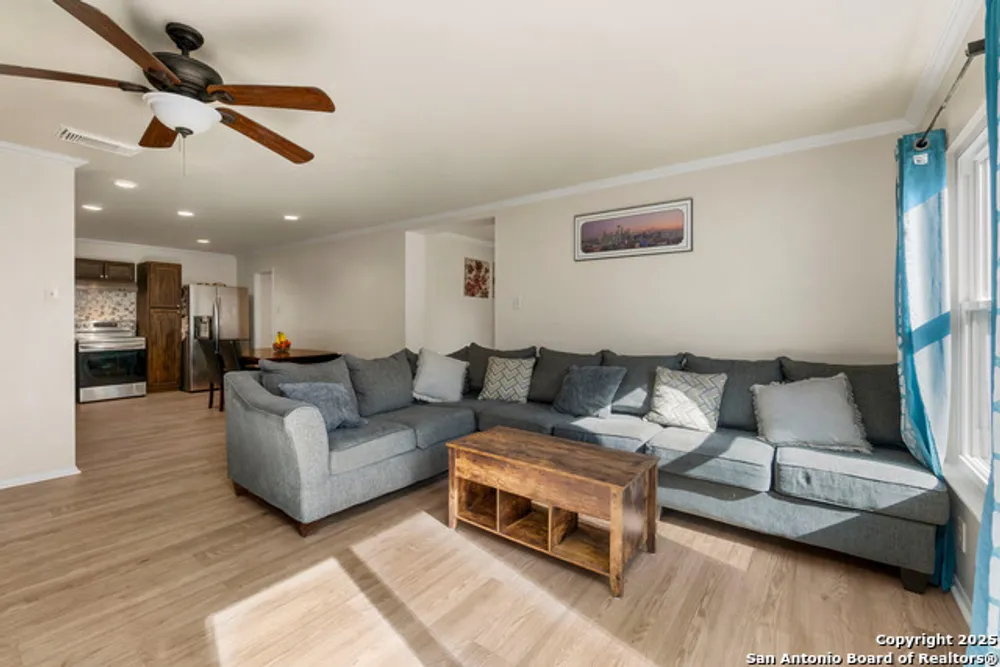 6862 Flaming Ridge Dr, Converse, TX 78109