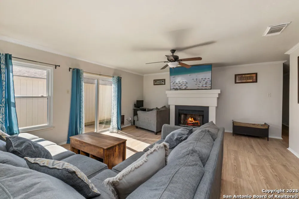 6862 Flaming Ridge Dr, Converse, TX 78109
