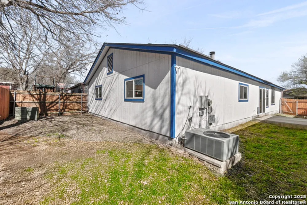 6862 Flaming Ridge Dr, Converse, TX 78109