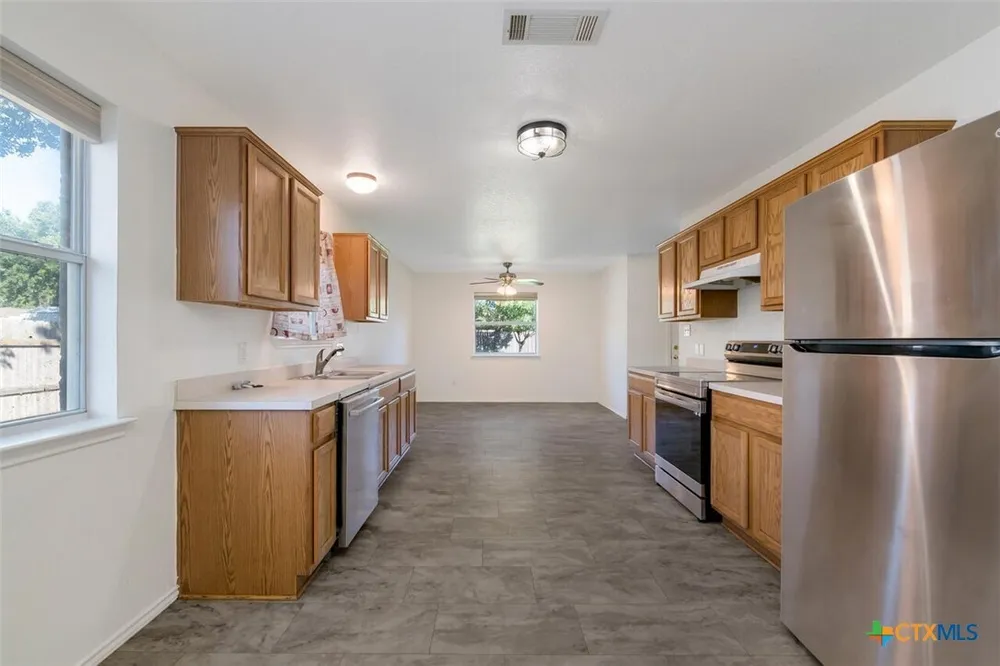 224 Headrick Dr, Robinson, TX 76706