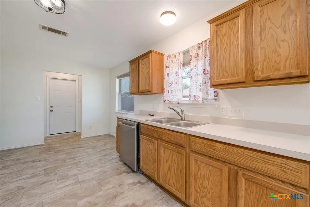 224 Headrick Dr, Robinson, TX 76706