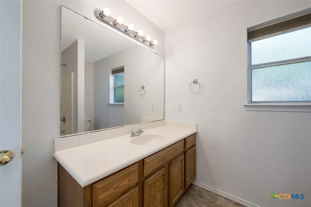 224 Headrick Dr, Robinson, TX 76706