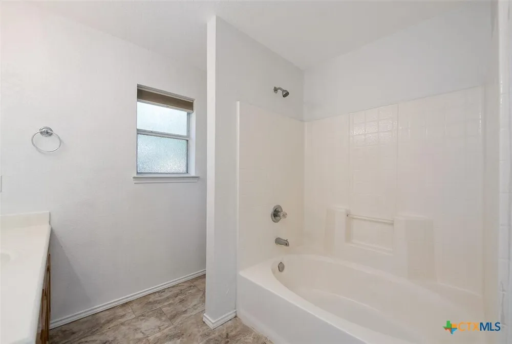 224 Headrick Dr, Robinson, TX 76706