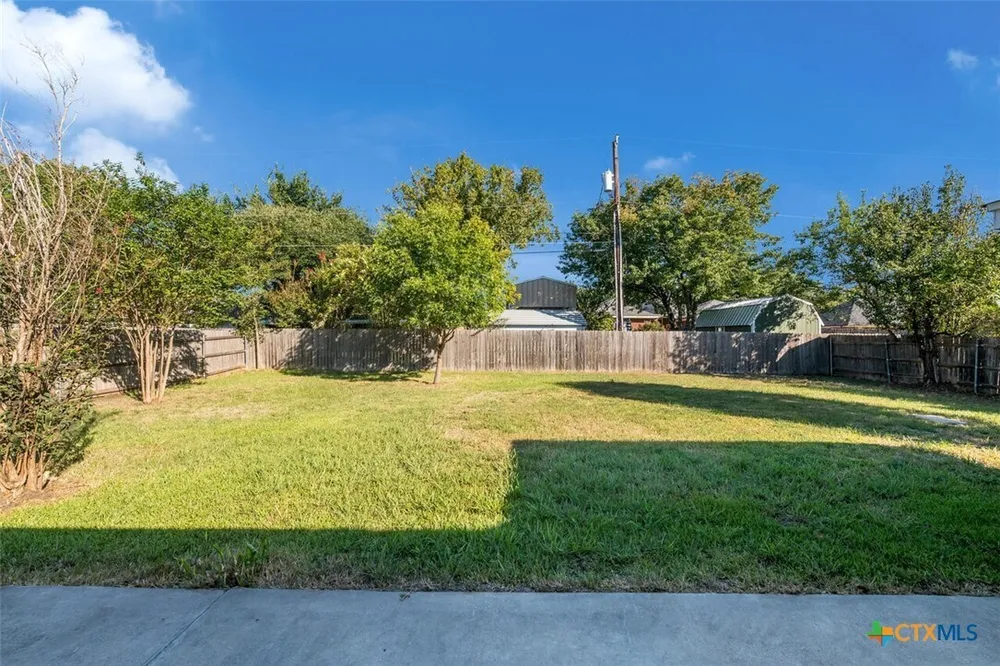 224 Headrick Dr, Robinson, TX 76706