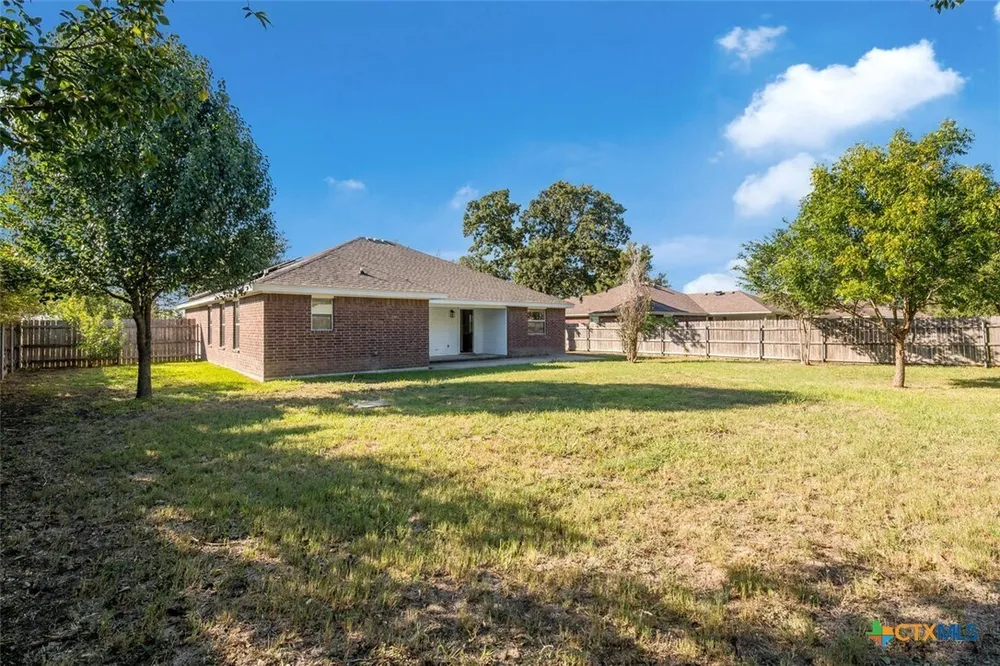 224 Headrick Dr, Robinson, TX 76706