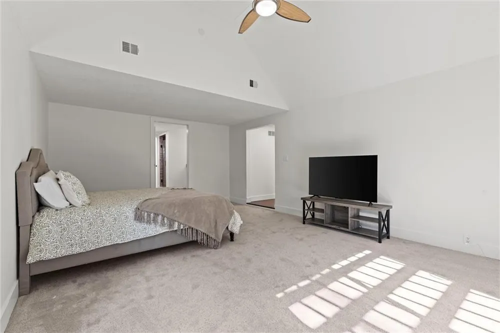 4609 W 75th St, Prairie Village, KS 66208