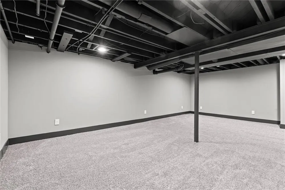 4609 W 75th St, Prairie Village, KS 66208