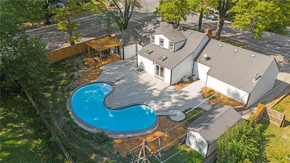 4609 W 75th St, Prairie Village, KS 66208
