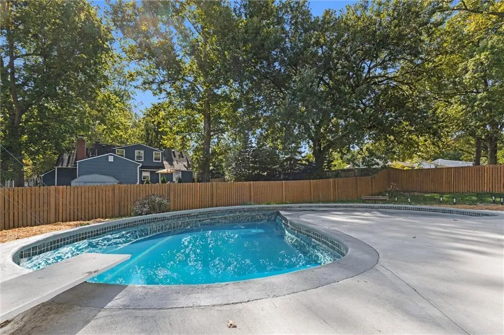 4609 W 75th St, Prairie Village, KS 66208