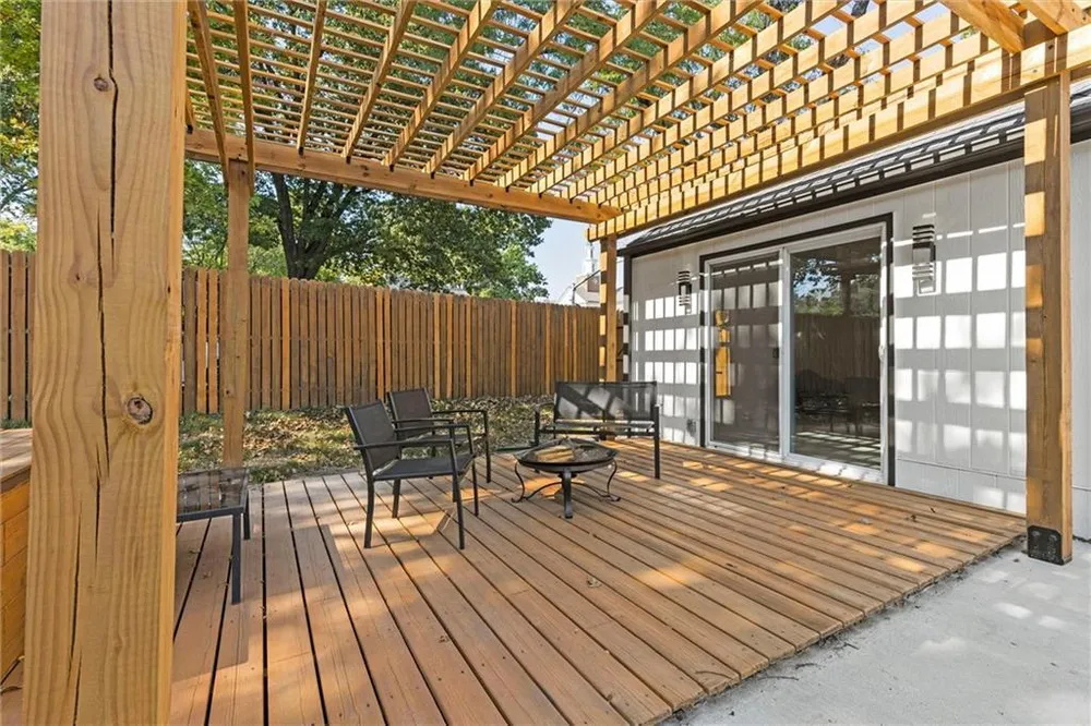 4609 W 75th St, Prairie Village, KS 66208
