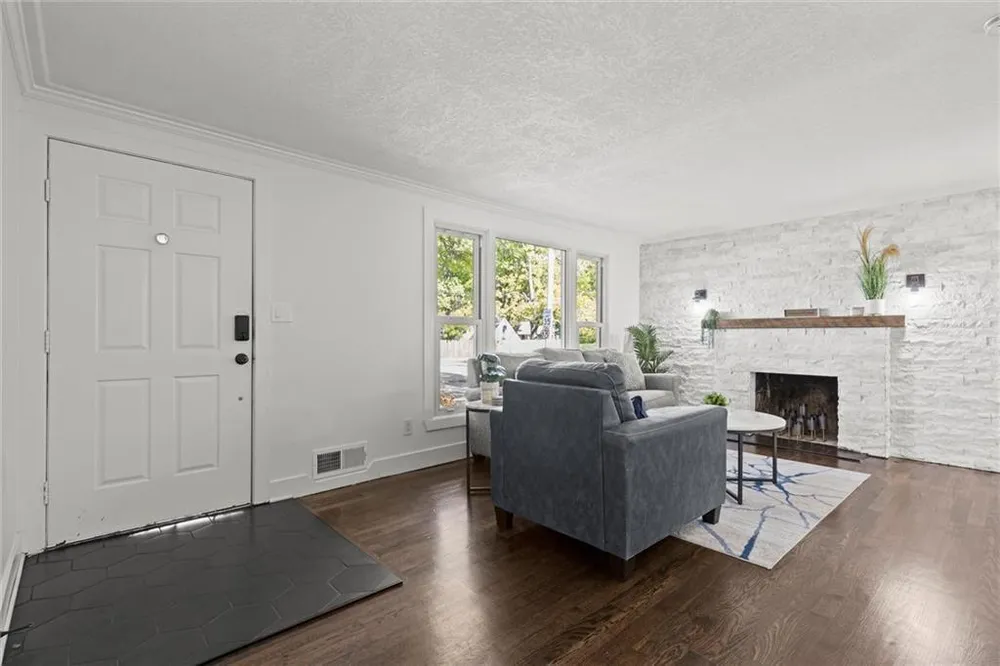4609 W 75th St, Prairie Village, KS 66208