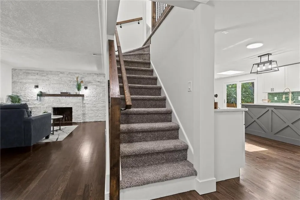 4609 W 75th St, Prairie Village, KS 66208