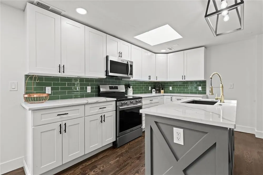 4609 W 75th St, Prairie Village, KS 66208