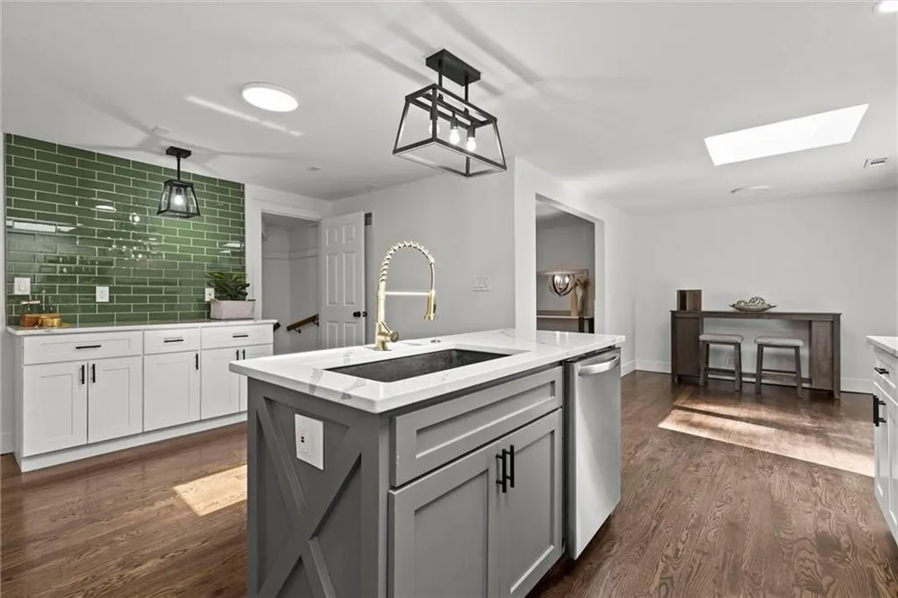 4609 W 75th St, Prairie Village, KS 66208