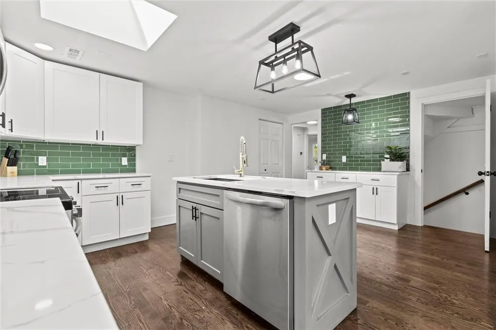 4609 W 75th St, Prairie Village, KS 66208