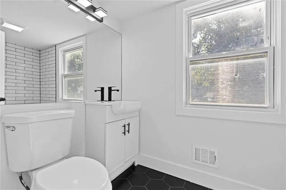 4609 W 75th St, Prairie Village, KS 66208