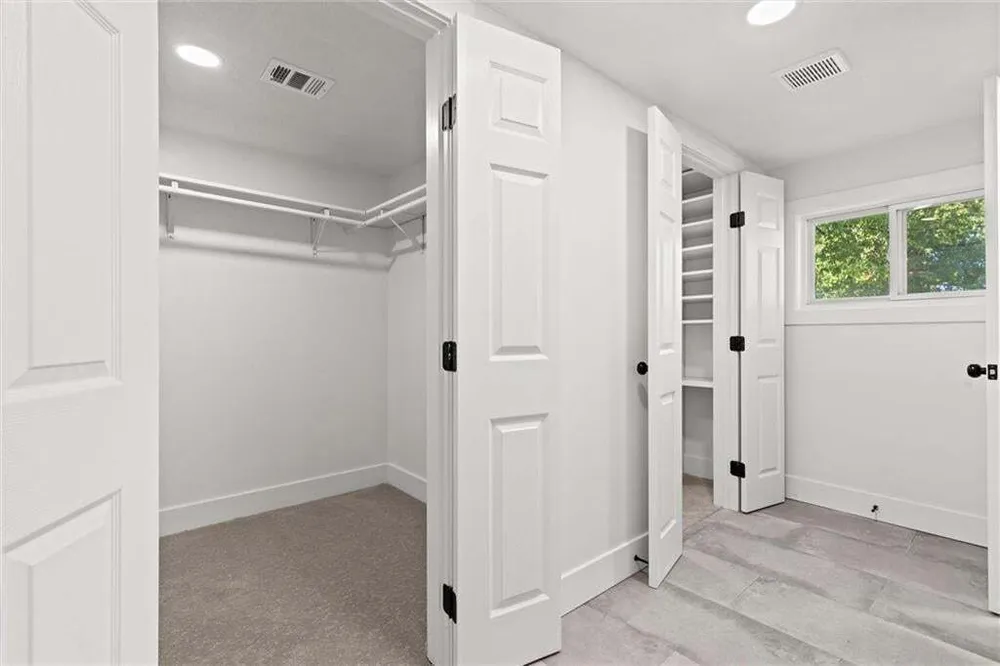 4609 W 75th St, Prairie Village, KS 66208