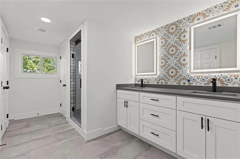 4609 W 75th St, Prairie Village, KS 66208