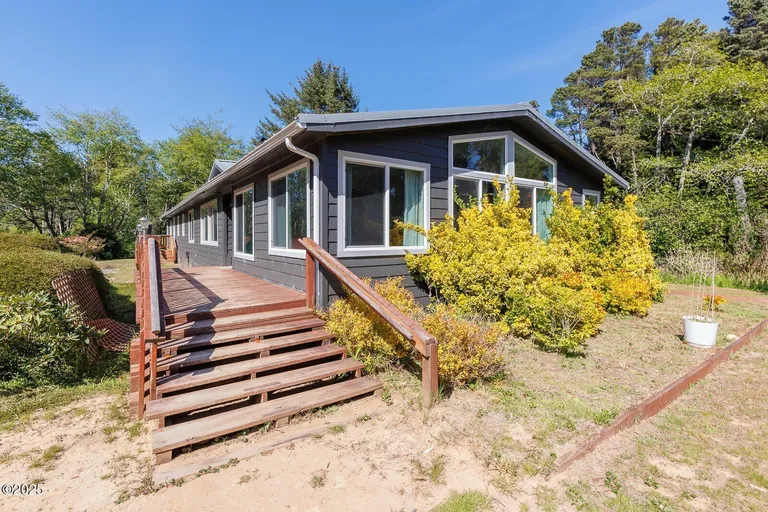 1460 NW Powe Dr, Seal Rock, OR 97376