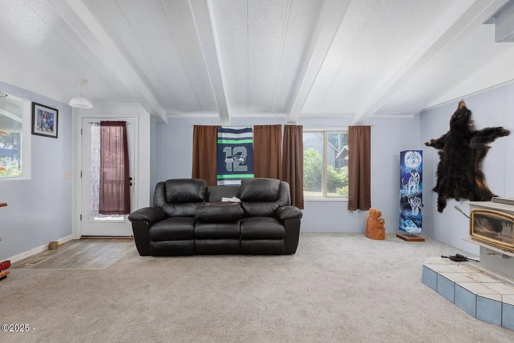 1460 NW Powe Dr, Seal Rock, OR 97376