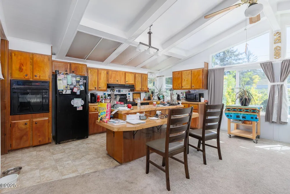 1460 NW Powe Dr, Seal Rock, OR 97376