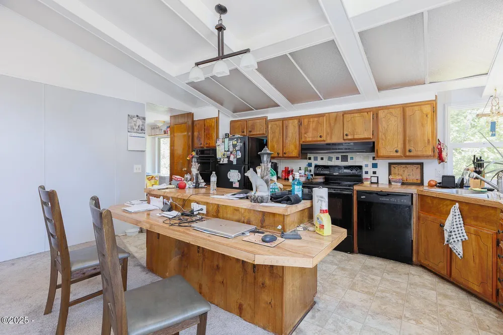1460 NW Powe Dr, Seal Rock, OR 97376