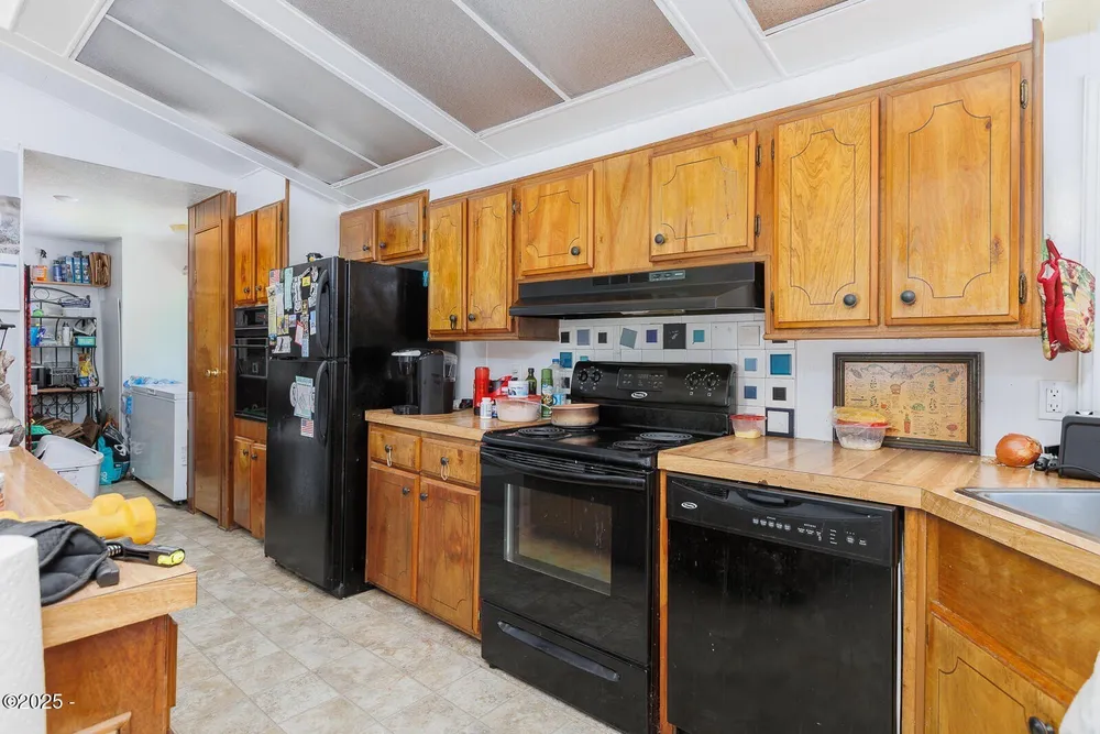 1460 NW Powe Dr, Seal Rock, OR 97376