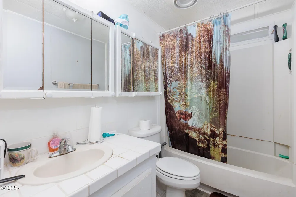 1460 NW Powe Dr, Seal Rock, OR 97376